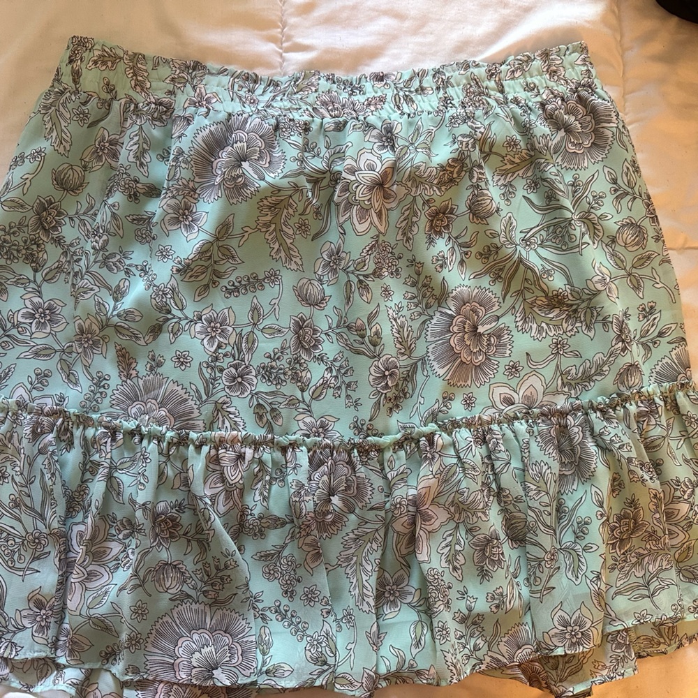 LOFT FLORAL Ruffle Mini Skirt in Mint and Taupe